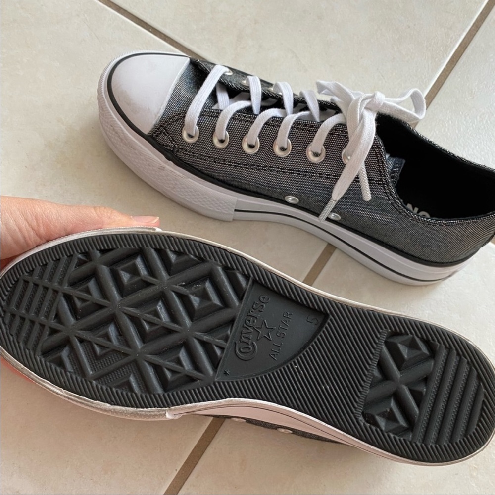 Converse Chuck Taylor Low Top Sneakers in Charcoal Gray